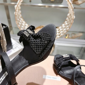 Обновленная модель miumiu весна-лето 2023. Эти сандалии действите