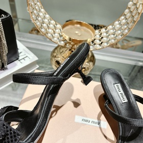 Обновленная модель miumiu весна-лето 2023. Эти сандалии действите