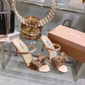 Обновленная модель miumiu весна-лето 2023. Эти сандалии действите