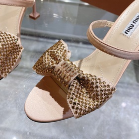Обновленная модель miumiu весна-лето 2023. Эти сандалии действите