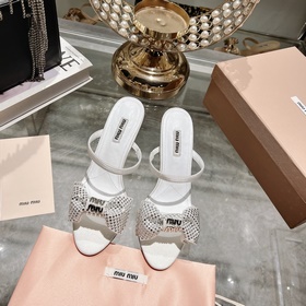 Обновленная модель miumiu весна-лето 2023. Очень красивые сандали
