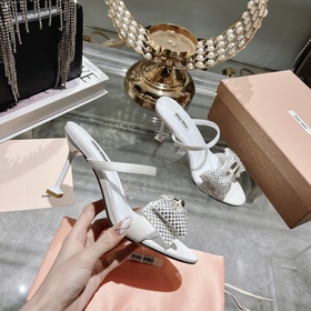 Обновленная модель miumiu весна-лето 2023. Очень красивые сандали