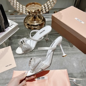 Обновленная модель miumiu весна-лето 2023. Очень красивые сандали