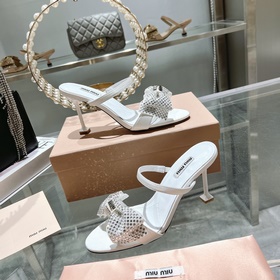 Обновленная модель miumiu весна-лето 2023. Очень красивые сандали