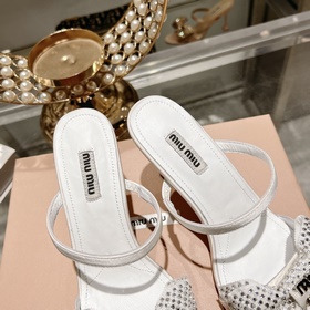 Обновленная модель miumiu весна-лето 2023. Очень красивые сандали