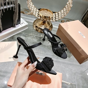Обновленная модель miumiu весна-лето 2023. Эти сандалии действите
