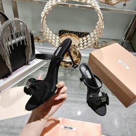 Обновленная модель miumiu весна-лето 2023. Эти сандалии действите