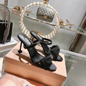 Обновленная модель miumiu весна-лето 2023. Эти сандалии действите