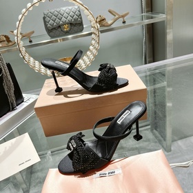 Обновленная модель miumiu весна-лето 2023. Эти сандалии действите