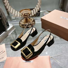 Обновленная модель miumiu весна-лето 2023 года. Простые туфли с к