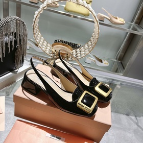 Обновленная модель miumiu весна-лето 2023 года. Простые туфли с к