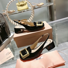 Обновленная модель miumiu весна-лето 2023 года. Простые туфли с к