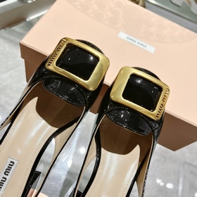 Обновленная модель miumiu весна-лето 2023 года. Простые туфли с к