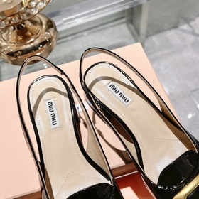 Обновленная модель miumiu весна-лето 2023 года. Простые туфли с к
