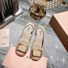 Обновленная модель miumiu весна-лето 2023 года. Простые туфли с к