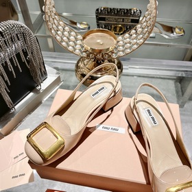Обновленная модель miumiu весна-лето 2023 года. Простые туфли с к