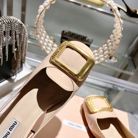 Обновленная модель miumiu весна-лето 2023 года. Простые туфли с к