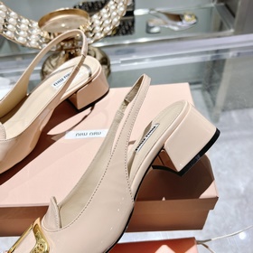Обновленная модель miumiu весна-лето 2023 года. Простые туфли с к