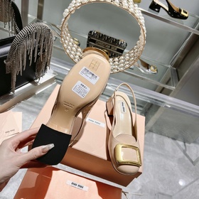 Обновленная модель miumiu весна-лето 2023 года. Простые туфли с к