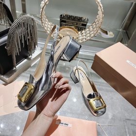 Обновленная модель miumiu весна-лето 2023 года. Простые туфли с к