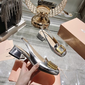 Обновленная модель miumiu весна-лето 2023 года. Простые туфли с к