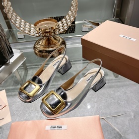 Обновленная модель miumiu весна-лето 2023 года. Простые туфли с к