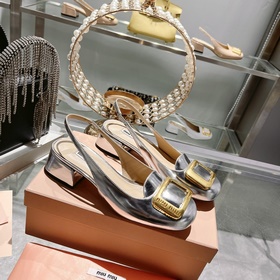 Обновленная модель miumiu весна-лето 2023 года. Простые туфли с к