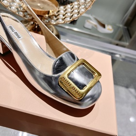Обновленная модель miumiu весна-лето 2023 года. Простые туфли с к