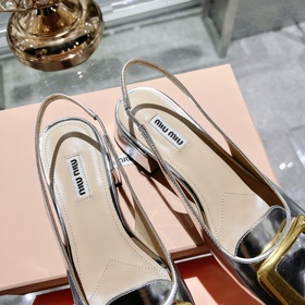 Обновленная модель miumiu весна-лето 2023 года. Простые туфли с к