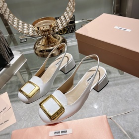Обновленная модель miumiu весна-лето 2023 года. Простые туфли с к