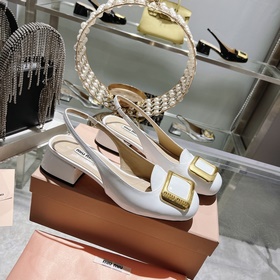 Обновленная модель miumiu весна-лето 2023 года. Простые туфли с к