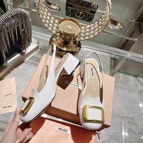 Обновленная модель miumiu весна-лето 2023 года. Простые туфли с к