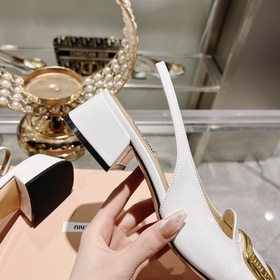 Обновленная модель miumiu весна-лето 2023 года. Простые туфли с к