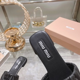 Miu*Miu 2023 весенне-летняя коллекция модных тапочек. 1：1 копия, 
