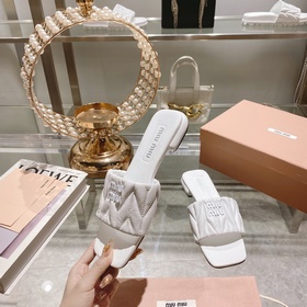 Miu*Miu 2023 весенне-летняя коллекция модных тапочек. 1：1 копия, 