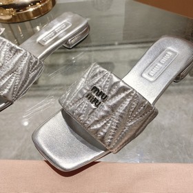 Miu*Miu 2023 весенне-летняя коллекция модных тапочек. 1：1 копия, 