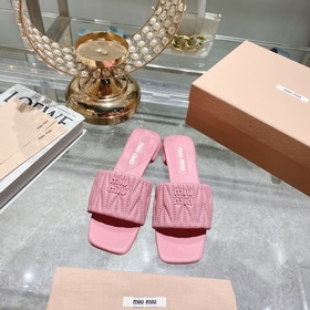 Miu*Miu 2023 весенне-летняя коллекция модных тапочек. 1：1 копия,