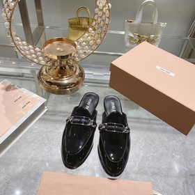 Новая серия туфель-муле от miumi* с цепочками, которые выглядят о