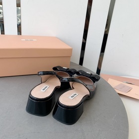 23 Обновленная модель miumiu 23 с тонким каблуком и широким каблу