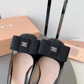 23 Обновленная модель miumiu 23 с тонким каблуком и широким каблу