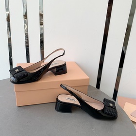 23 Обновленная модель miumiu 23 с тонким каблуком и широким каблу