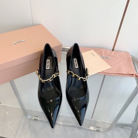 Модные туфли miumiu весна 2023, туфли с заостренным носком, тонки