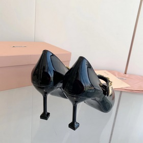 Модные туфли miumiu весна 2023, туфли с заостренным носком, тонки