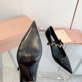 Модные туфли miumiu весна 2023, туфли с заостренным носком, тонки
