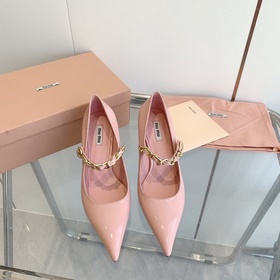 Модные туфли miumiu весна 2023, туфли с заостренным носком и тонк