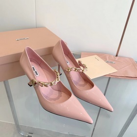 Модные туфли miumiu весна 2023, туфли с заостренным носком и тонк