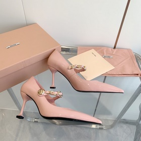 Модные туфли miumiu весна 2023, туфли с заостренным носком и тонк