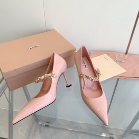 Модные туфли miumiu весна 2023, туфли с заостренным носком и тонк