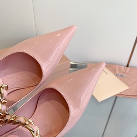Модные туфли miumiu весна 2023, туфли с заостренным носком и тонк