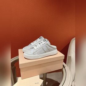 Топовая версия. Лучшая модель этого года от Miu. Новейшая популяр